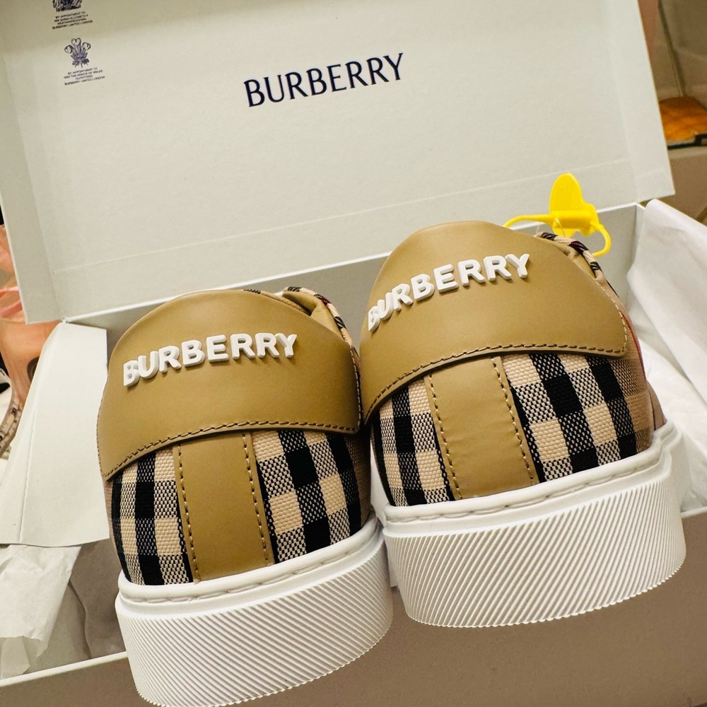 Burberry womens  sneakers - Picture 3 of 6